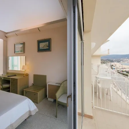 Palace 4* Numana