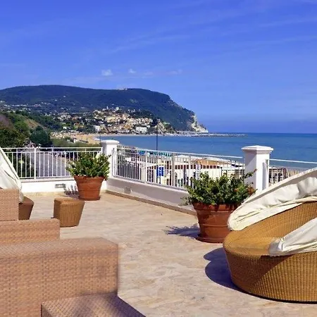 Hotell Palace 4*