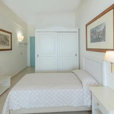 Palace 4* נומאנה