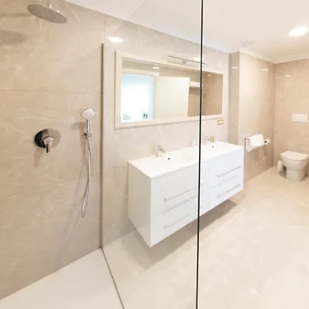 מלון Palace 4*