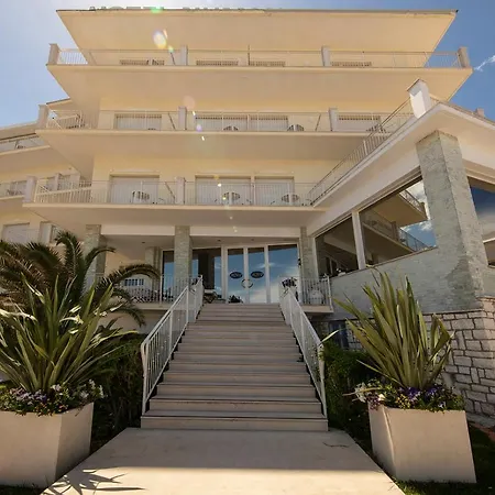Palace 4*