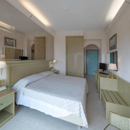 Palace 4* نومانا