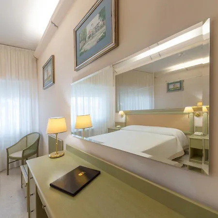 Palace Hotell 4*