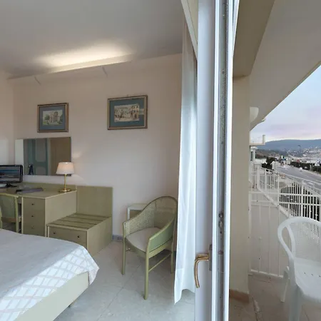 Palace 4*