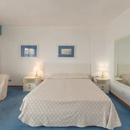 Palace 4*