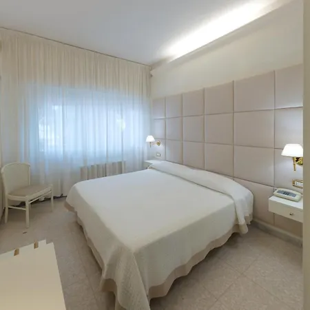 فندق Palace 4*
