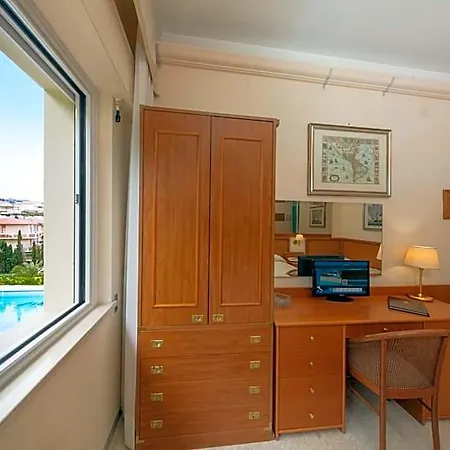 Palace 4*
