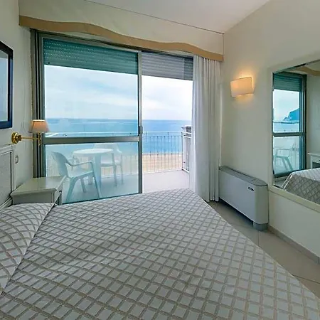 Palace 4* Numana