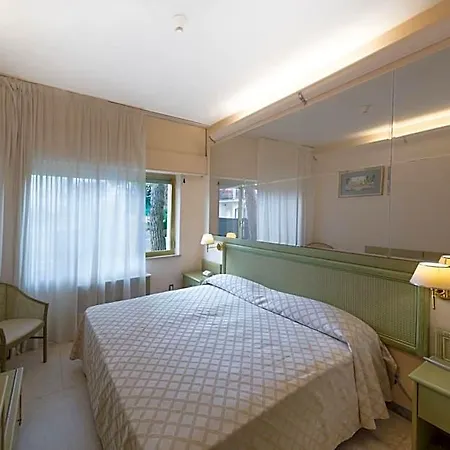מלון Palace 4*