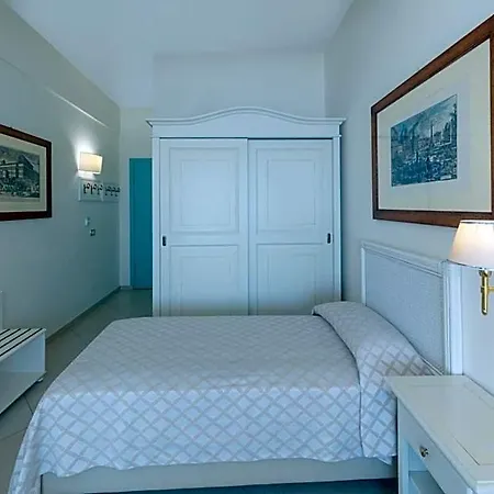 Palace 4*