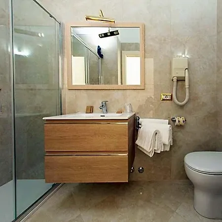 Palace 4* Numana
