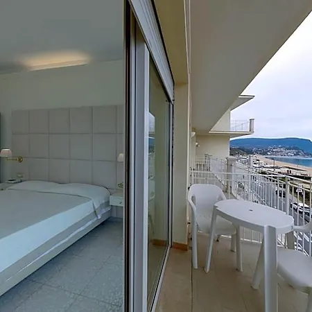 Palace 4* Numana